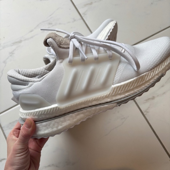 Bnwt adidas unisex sneakers - Picture 1 of 3